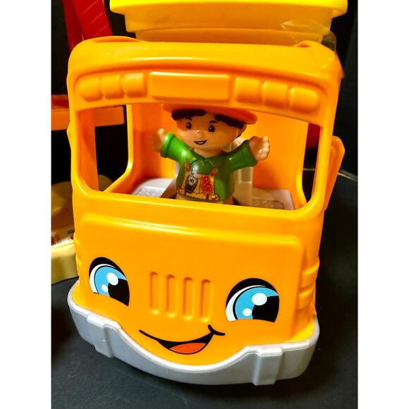 Fisher-Price Little People Load Up ‘n Learn Construction Site Dump Truck #2 - Picture 3 of 7